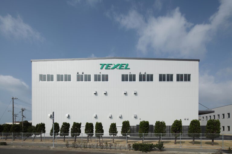 明石市二見町南二見15番地3号に新本社・本社工場を建設、本社を移転する。